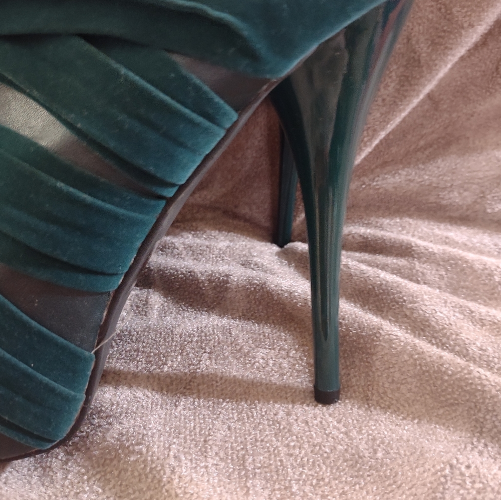 Qupid green heel size 9 - Picture 2 of 4